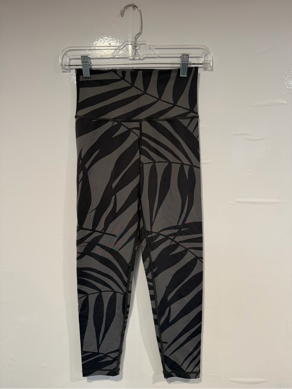 aerie Black & Charcoal‎ Striped Palm leaves Active Leggings